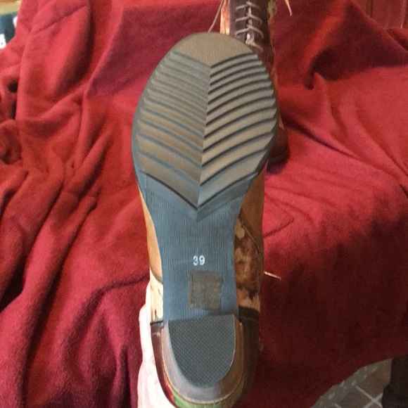 Spring Step “L'Artiste” charming lace-up, side zip boots. Just in time for Fall! - Picture 3 of 4